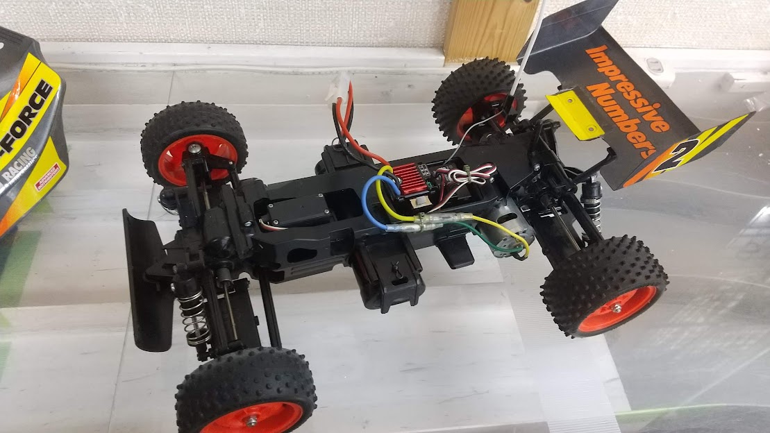 genkikkosan's tweet image. ニューモデルの話や新しいレギュレーションの話で盛り上がってるホビーショウ初日にするツイートでもないとは思うんですが、何の縛りもないプライベート用なのに、ついついライトチューンやトルクチューンを付けて、さらにニッカドを使ってしまったりするんですよね。我ながら進歩がないですな～
#TL01