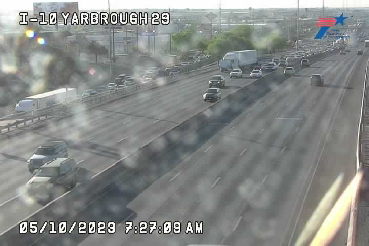 KVIAtraffic's tweet photo. #TrafficAlert: Stalled semi blocking two right lanes I-10 west at Yarbrough. Backup to Zaragoza. Expect delays. 
https://t.co/ltjTMnRSkb https://t.co/3N43Zv5bJ1