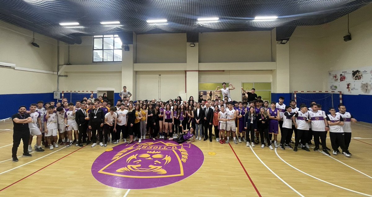 Centilmence geçen maçların sonunda 
Uğur Okulları Batı Marmara Bölge 
U Cup Turnuvamızı tamamladık.
Katılım gösteren tüm okullarımıza teşekkür eder, başarılı olan okullarımızı tebrik ediyoruz.🏆
#UğurdaAktifYaşam
<a href="/MUSTAFACAKIR28/">MUSTAFA ÇAKIR</a> <a href="/adilkurt9/">Adil Kurt</a> <a href="/Ebru_Divrik/">Ebru Divrik</a> <a href="/barisszgn/">Barış SEZGİN</a> <a href="/cerenycanoglu/">Ceren YÜCEL CANOĞLU</a>