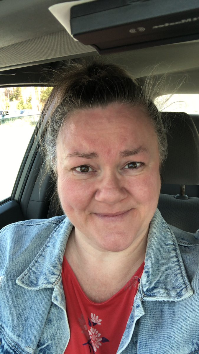 Peady's tweet photo. High hair reaching for optimism? #PeadyProblems 🤦🏼♀️ https://t.co/wloAVdXegW
