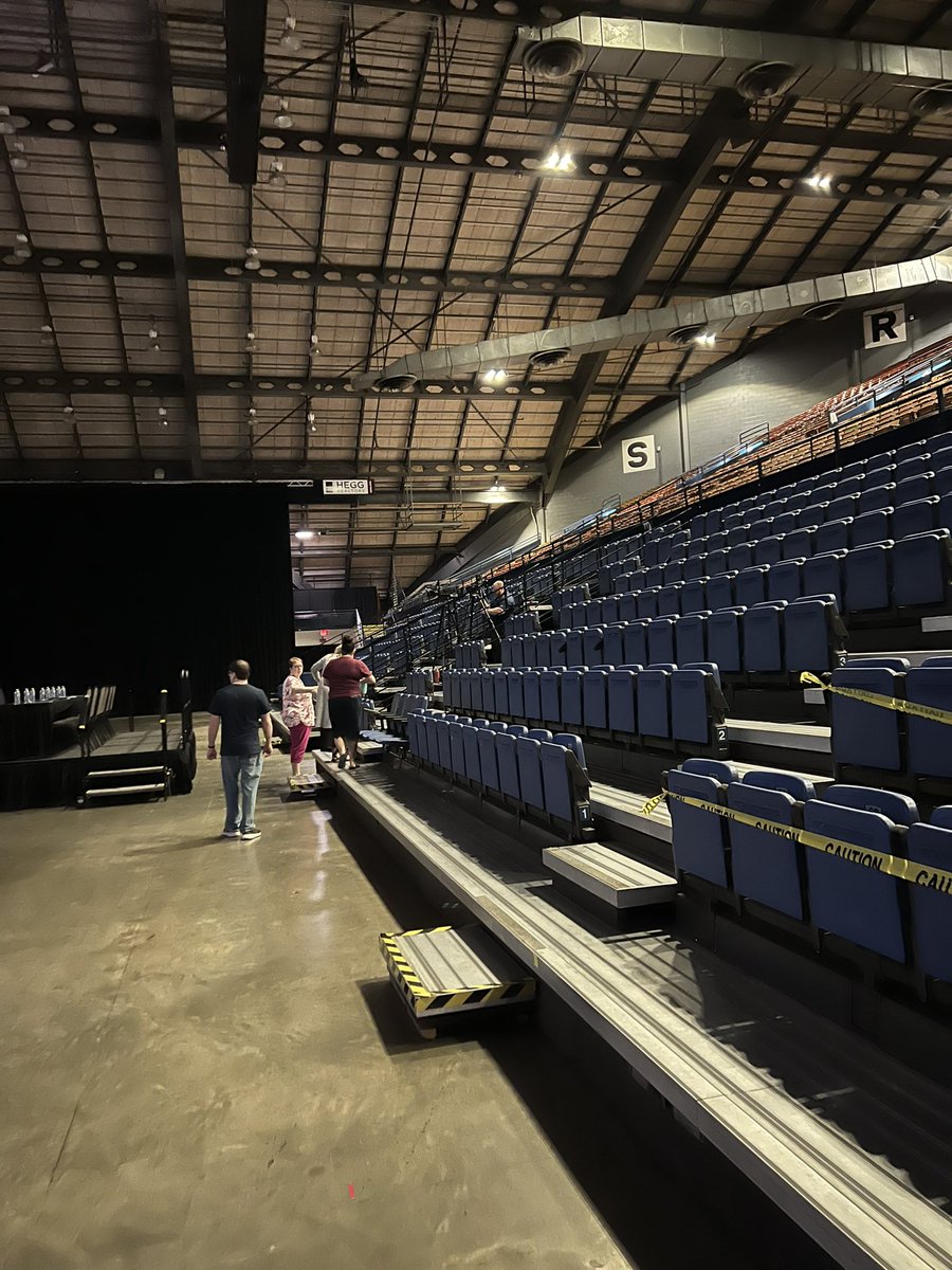 SfsdInTheMiddle's tweet photo. T Minus 60 minutes until Poetry Slam 2023 #SFArena https://t.co/AmMN074rFz
