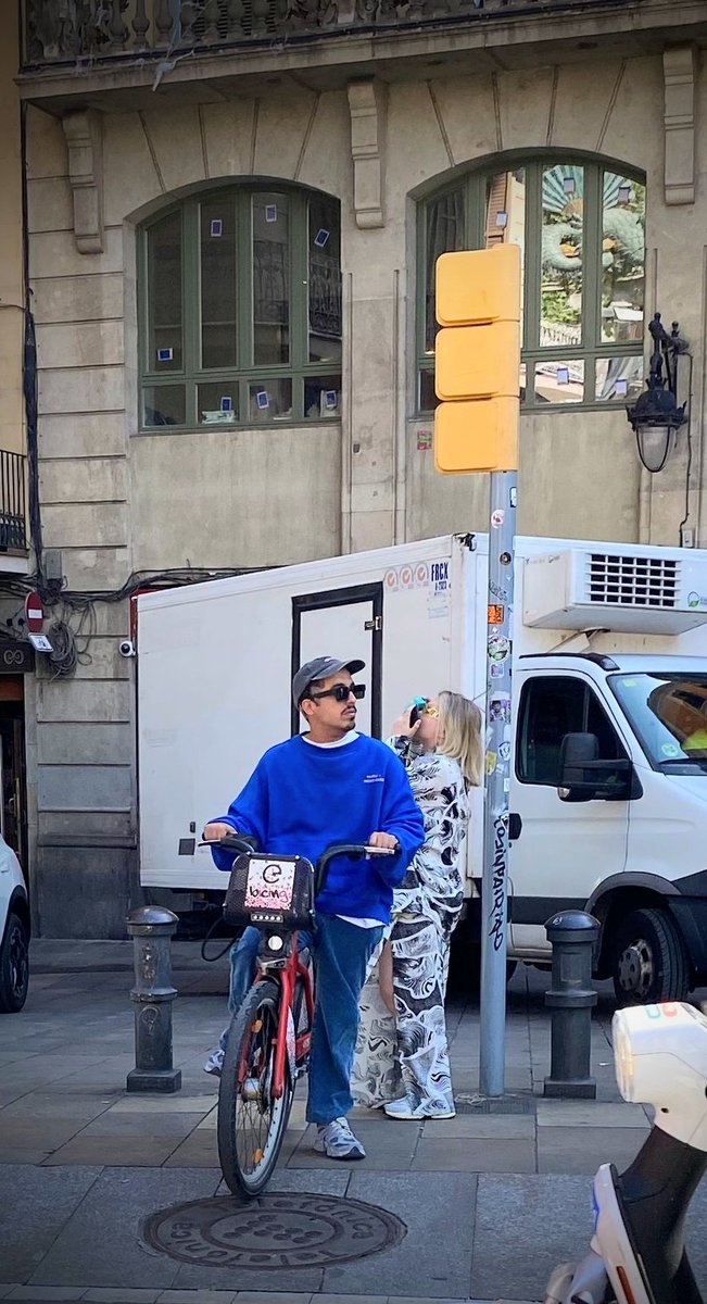 aagusestela's tweet photo. Desde La Plata me llega datita de Nacho turisteando en Barcelona #nadiedicenada https://t.co/wbtMi525x2