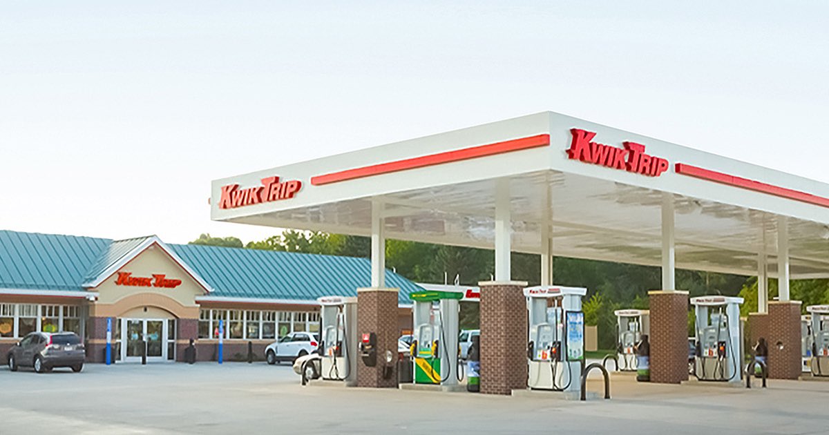 NickHannula's tweet photo. In Minnesota, we call stores like this “bodegas” and they are unique to this region alone. https://t.co/wYyT9gMm0b