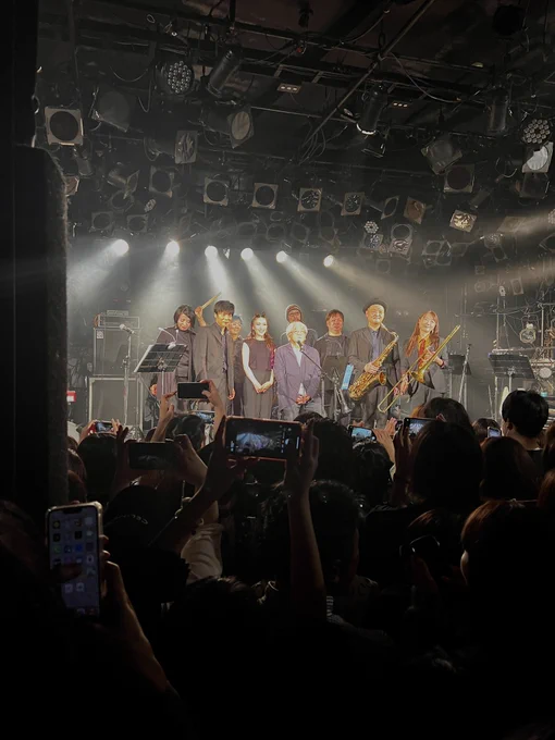 今日は小西康陽さんとドレスコーズのライヴに行きました!スライのフレッシュっぽいものから、ソウルフルなものまで、新しいアレンジの目白押しですごく楽しかったです。ドレスコーズのNEWシングルのジャケは不吉霊二なのでみんなチェックして下さい!