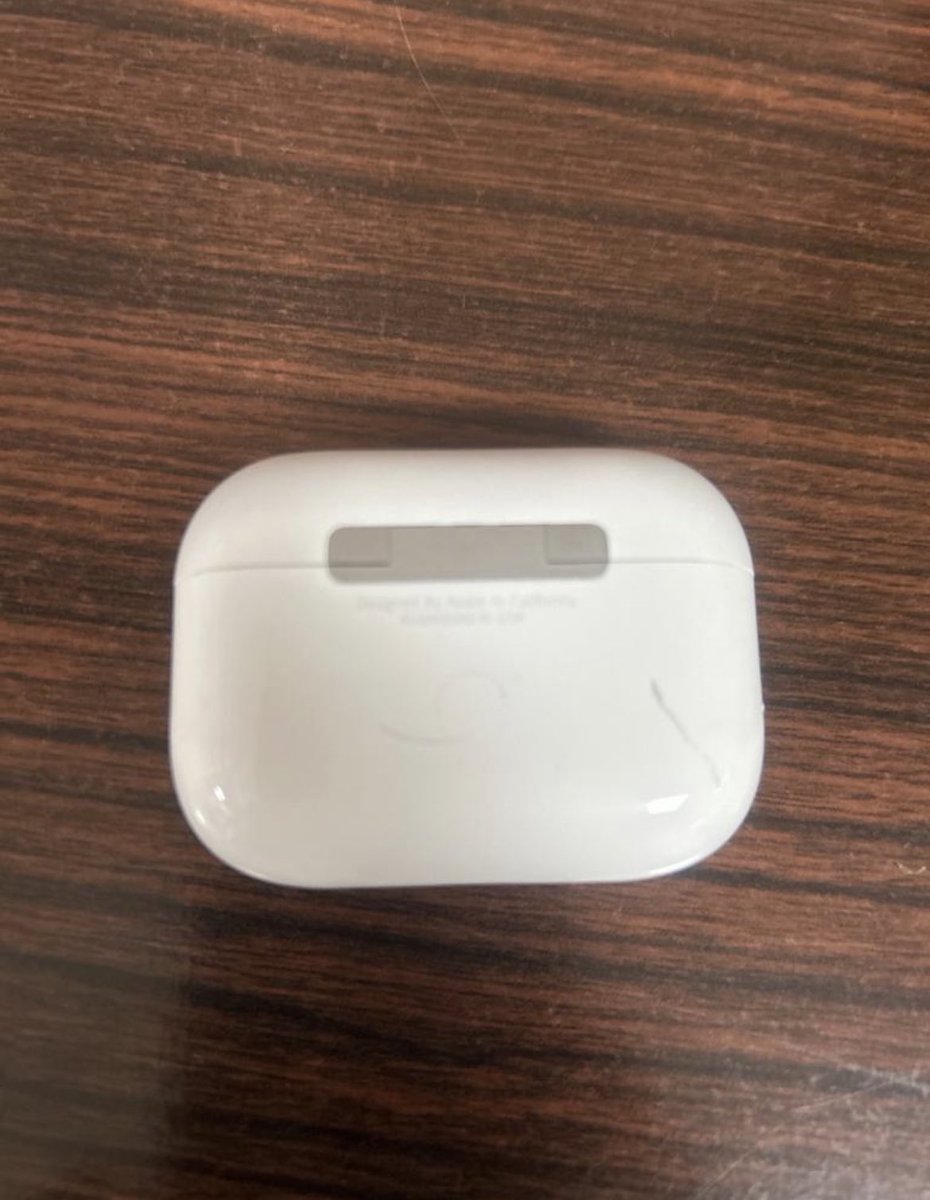 iampravin29's tweet photo. Blunder by flpkrt. Flpkrt has delivrd me out of wrrnty and damaged prdt. Their CC team not at all showing any cooperation. @Flipkart, @flipkartsupport plz let me know how cld u do this. ppl don’t trust flpkrt and don’t buy anything frm flpkrt. @Apple @TechnicalGuruji @RajivMakhni https://t.co/BDsdi7QLpk