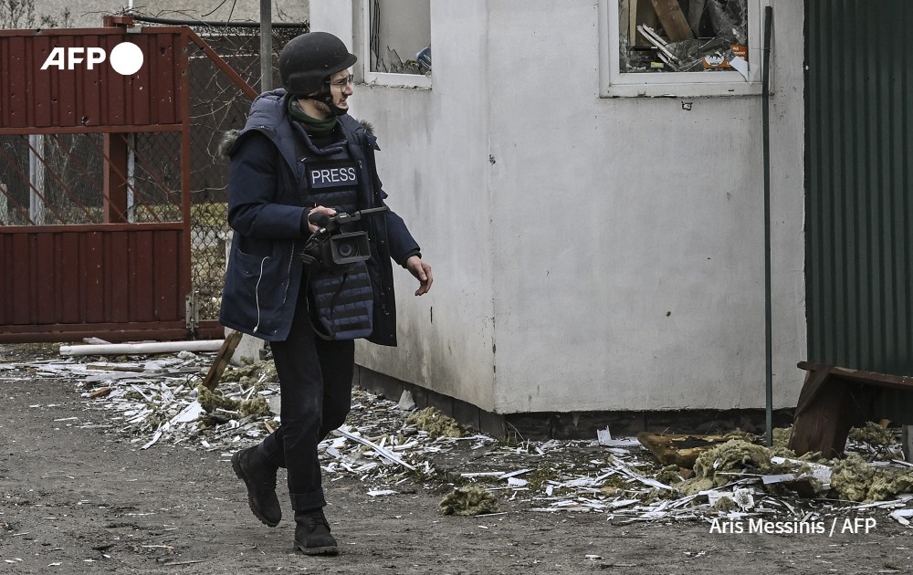 AFPcom's tweet photo. 🕊 #AFP journalist Arman Soldin killed in eastern Ukraine
💬 "His death is a terrible reminder of the risks and dangers faced by journalists every day covering the conflict in #Ukraine", said AFP chairman Fabrice Fries.
👉 More info: https://t.co/C1dQ605l7v https://t.co/AG89ZpLjov