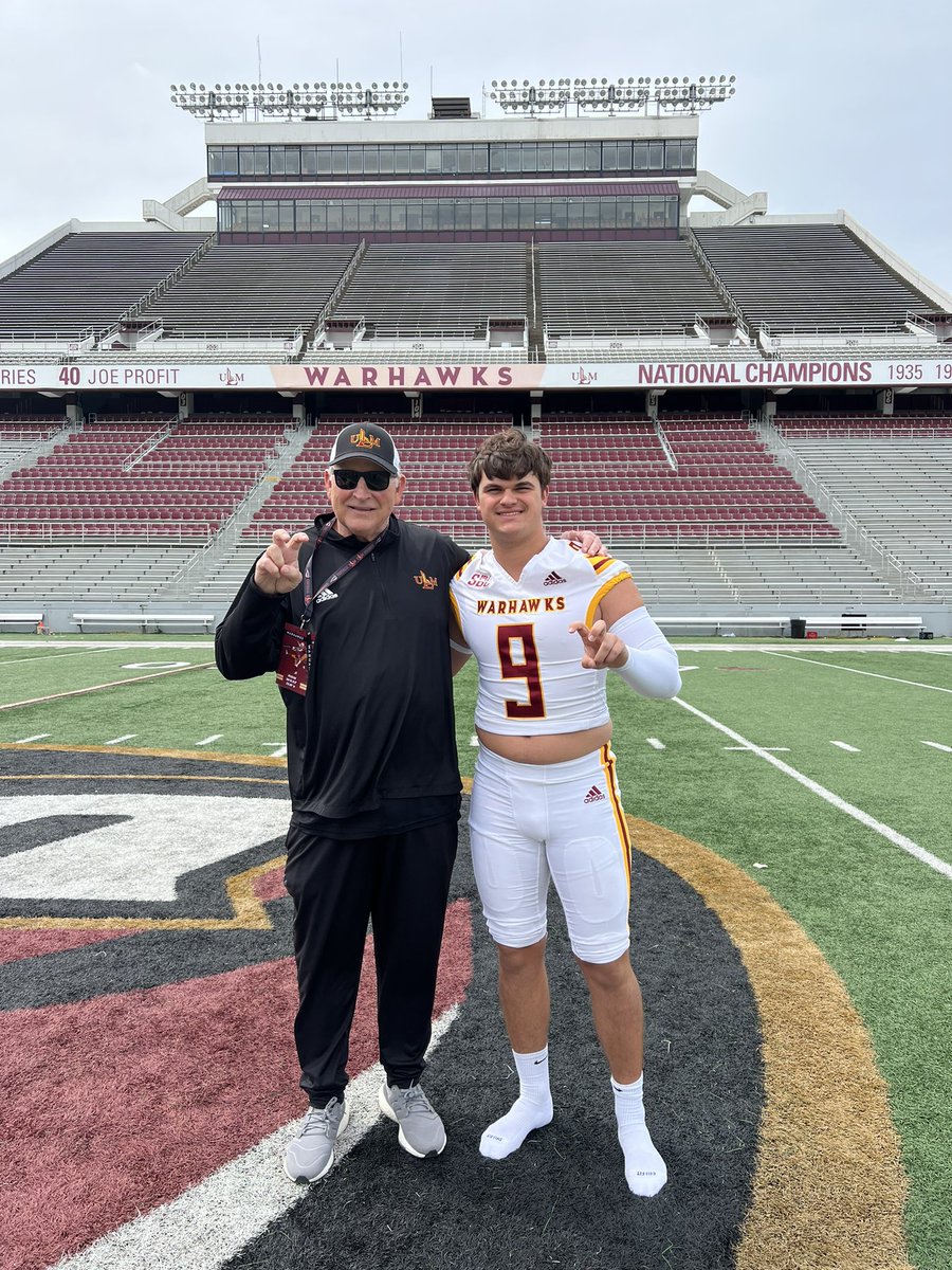 calebwarren_9's tweet photo. I’m very blessed to say I have received a Group of 5 D1 offer from The University of Louisiana Monroe! Big thank you to Coach West for coming by practice and watching me and my teammates!
@CoachWestULM @KoenningVictor 
@ULMFB_Recruit 
@CoachJDCary @CoachDeBesse 
@Alanweddell12 https://t.co/Segnh4kIea