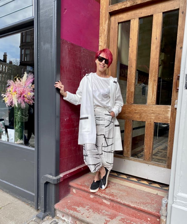 Shop #helenswanjewellery #instoreandonline @ Brenda Muir‼️ Here's Helen from @jewellery3 looking fantastic in a #BrendaMuir outfit she bought recently 😍👌 Discover #scottishdesigners  #handmadejewellery & so much more @brendamuirstyle #glasgowboutique #hyndlandboutique 🛍️