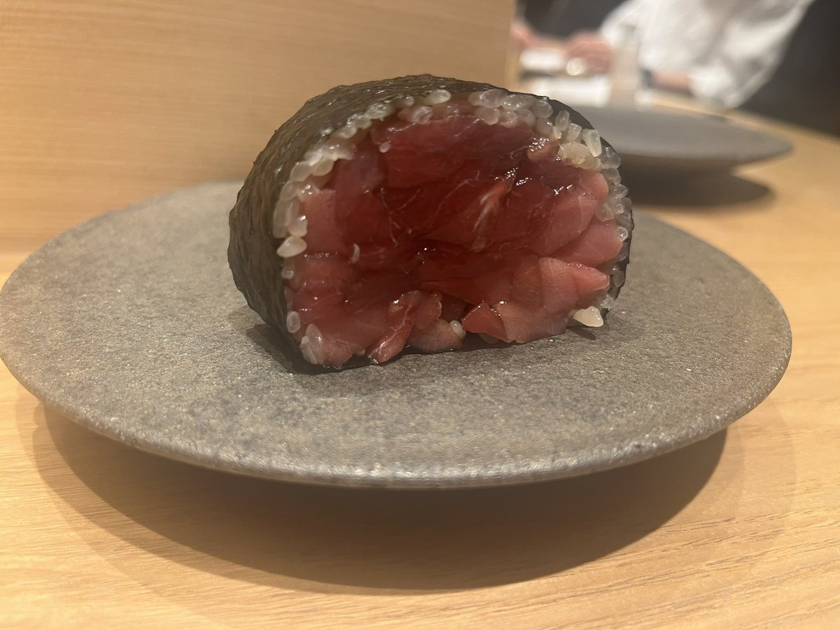 airherohiro's tweet photo. Such a beautiful sushi!!!

#寿司
#suahi
#東京
#tokyo
#日本
#japan https://t.co/SU1A59SgEn