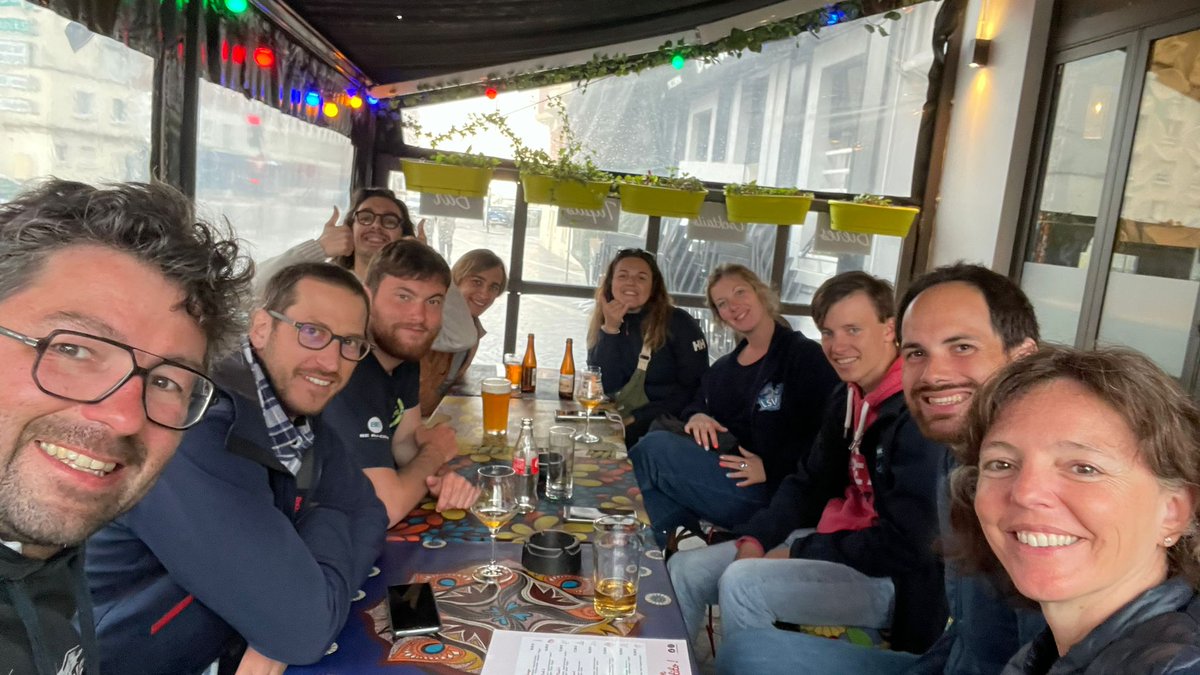 VirtualRegatta's tweet photo. 🎮 ‣ ⛵️ 𝐷𝑢 𝑣𝑖𝑟𝑡𝑢𝑒𝑙 𝑎𝑢 𝑟𝑒́𝑒𝑙

Waouh ! Nos 10 finalistes ont enfin mis les pieds au Havre pour vivre une semaine de rêve en mer ! ☀️
@TransatJV 

[1/3] ��️ https://t.co/amHJR6cfmq