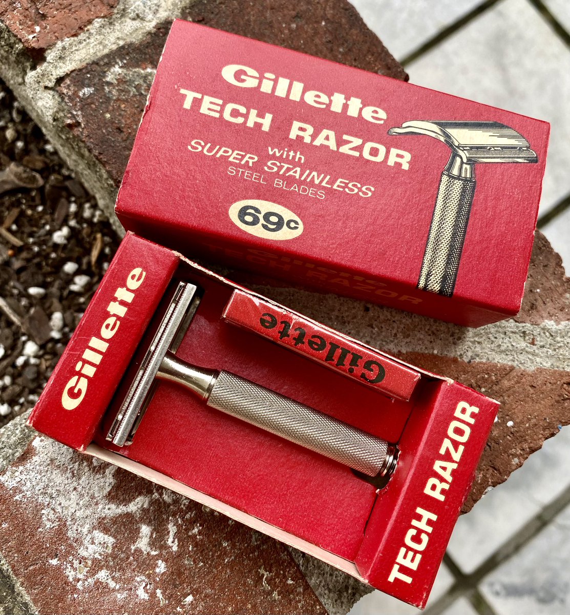 We still have some vintage!@badgerandblade @sig_solo <a href="/mantic59/">mantic59</a> @wetshave_and_more @wetshavebrasil @wet_shavers_united <a href="/vintageshave/">Chris Dickerson</a> @vintagerazorsbcn @vintageshaveguy @vintage_razor_enthusiast @gillettecollector @sig_solo <a href="/classicshaver/">The Classic Shaver</a> 

abovethetie.com/collections/vi…