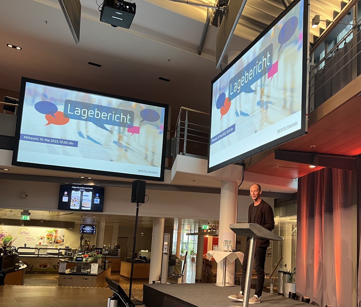 ThomasRabe's tweet photo. Second Bertelsmann Management Report, this time in Munich: an update for our Penguin Random House Verlagsgruppe colleagues on Bertelsmann’s development and performance. The next Management Report is scheduled in Heideloh. https://t.co/ty0WhCzGJA