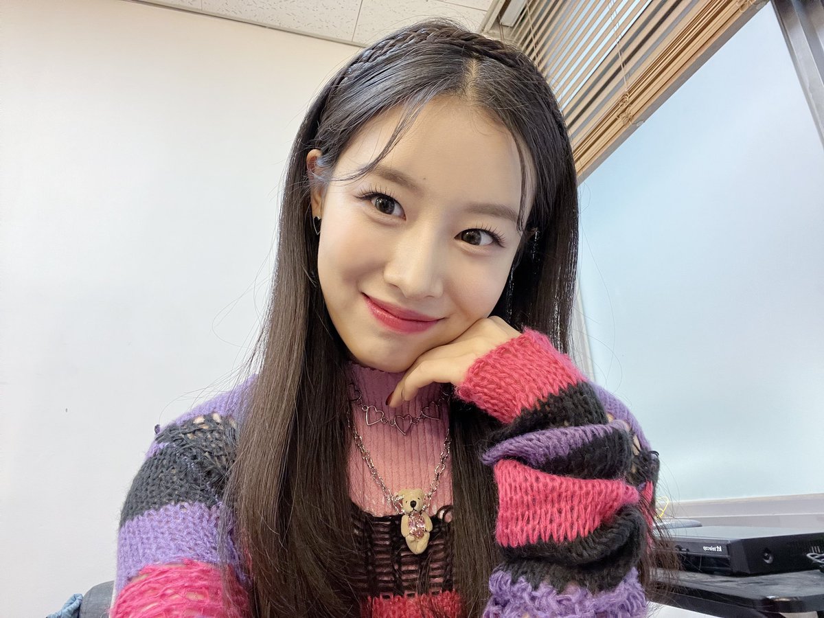 siospics's tweet photo. how can someone looks THIS beautiful? https://t.co/mfIIY1PXCe