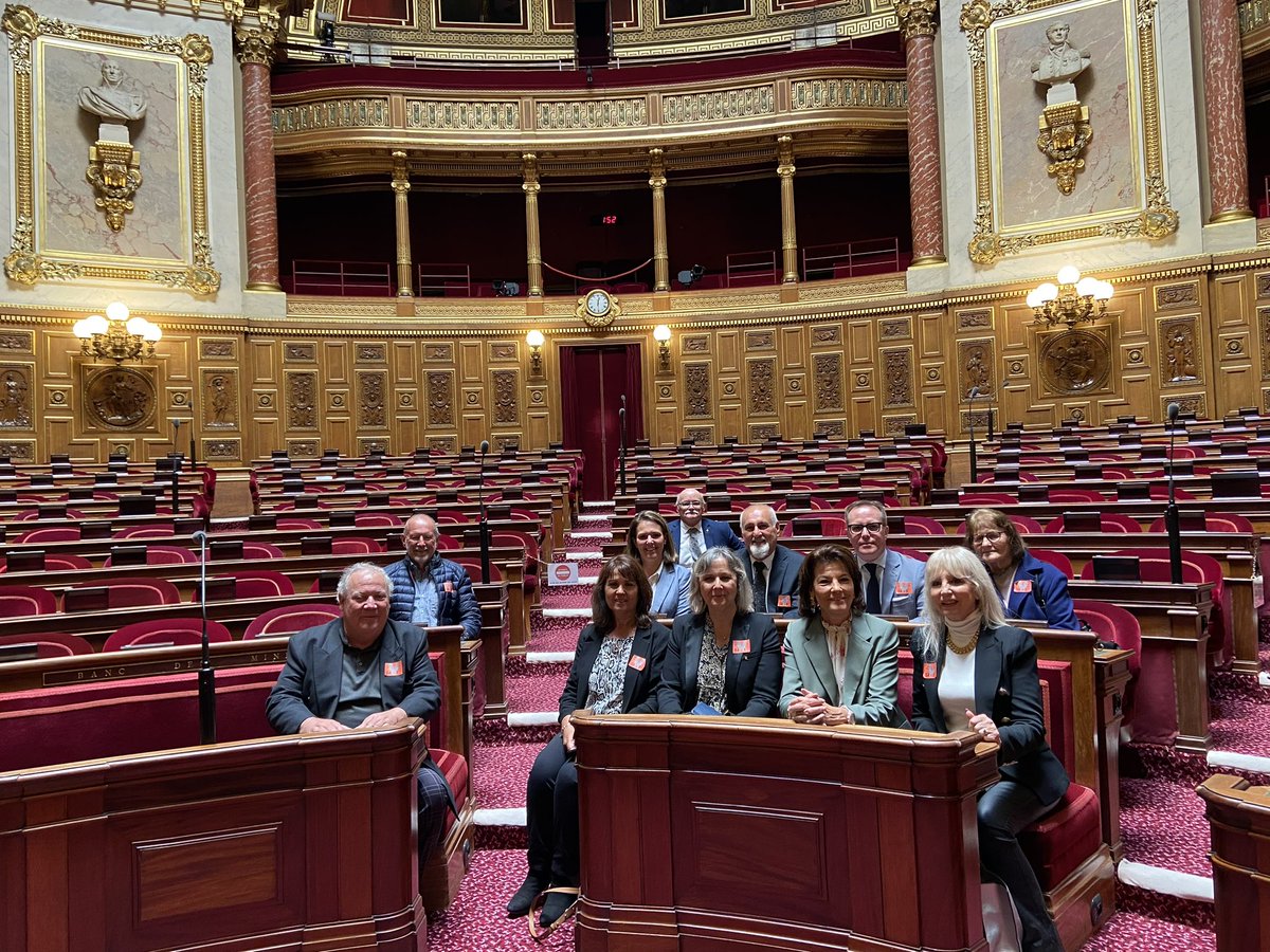 Dominiq_Estrosi's tweet photo. Bienvenue chère Isabelle Brès maire de Colomars avec tes adjoints au #Sénat de la #République: la chambre des collectivités! Un réel plaisir que de vous faire découvrir ce patrimoine d’exception et les missions de notre assemblée parlementaire au service de la démocratie. https://t.co/SSo43p9kai