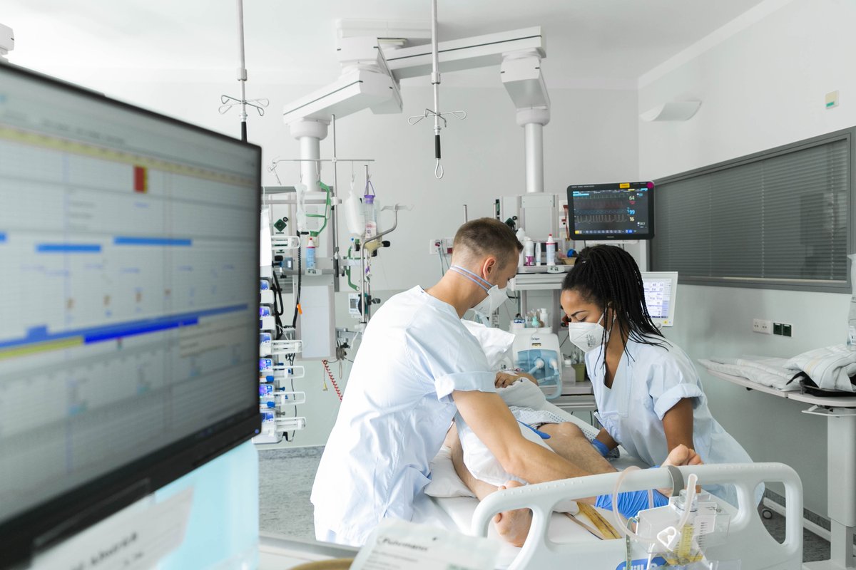 Universitätsmedizin Magdeburg (@unimedmagdeburg) on Twitter photo Wie können Mitarbeitende, Patient:innen sowie Angehörige auf #Intensivstationen #psychosozial besser unterstützt werden? In einem Pilot-Projekt der #UniMedizinMagdeburg, der #UniMedizinUlm und der <a href="/ChariteBerlin/">Charité - Universitätsmedizin Berlin</a> wird diese Frage untersucht.
Alle Infos 👉med.uni-magdeburg.de/News/Psychosoz… Wie können Mitarbeitende, Patient:innen sowie Angehörige auf #Intensivstationen #psychosozial besser unterstützt werden? In einem Pilot-Projekt der #UniMedizinMagdeburg, der #UniMedizinUlm und der <a href="/ChariteBerlin/">Charité - Universitätsmedizin Berlin</a> wird diese Frage untersucht.
Alle Infos 👉med.uni-magdeburg.de/News/Psychosoz…