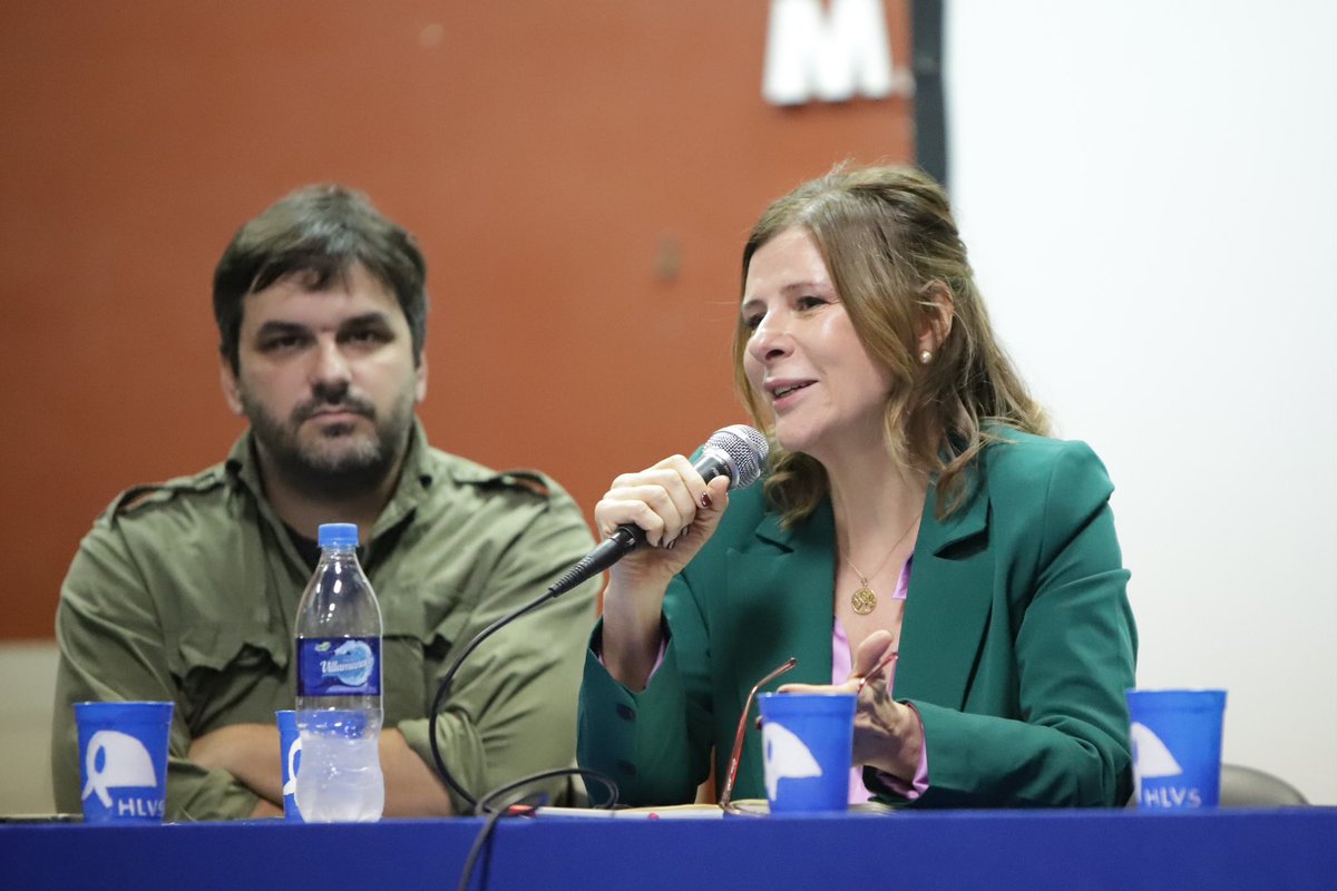 fsaintout's tweet photo. Cuando pensamos en comunicación pensamos en democratización, en pluralidad de voces, en expresarnos en igualdad de condiciones. Con la concentración perdemos posibilidad de contarnos a nosotros mismos
Gracias @PrensaMadres por la invitación a este debate tan necesario y urgente. https://t.co/qWiPinUWEo