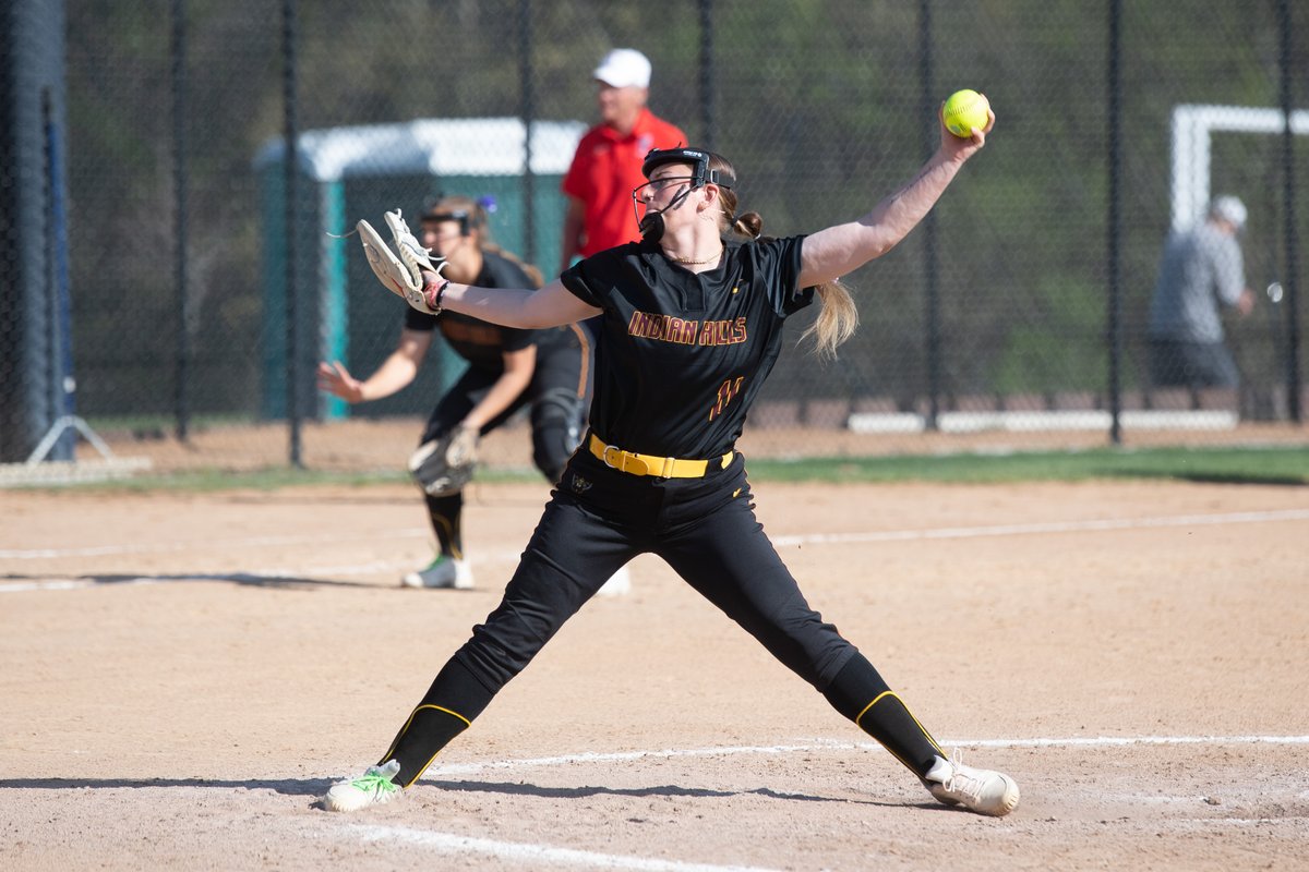 Ryann Cheek and Julia Kwakernaak swept the weekly <a href="/ICCACSports/">ICCAC Sports</a> Athlete of the Week awards👏

The duo helped lead <a href="/WarriorSoftball/">Indian Hills Softball</a> to its eighth consecutive <a href="/NJCAASoftball/">NJCAA Softball</a> Region 11 title and a spot in the upcoming Midwest District Championship!

📰indianhillsathletics.com/sports/sball/2…