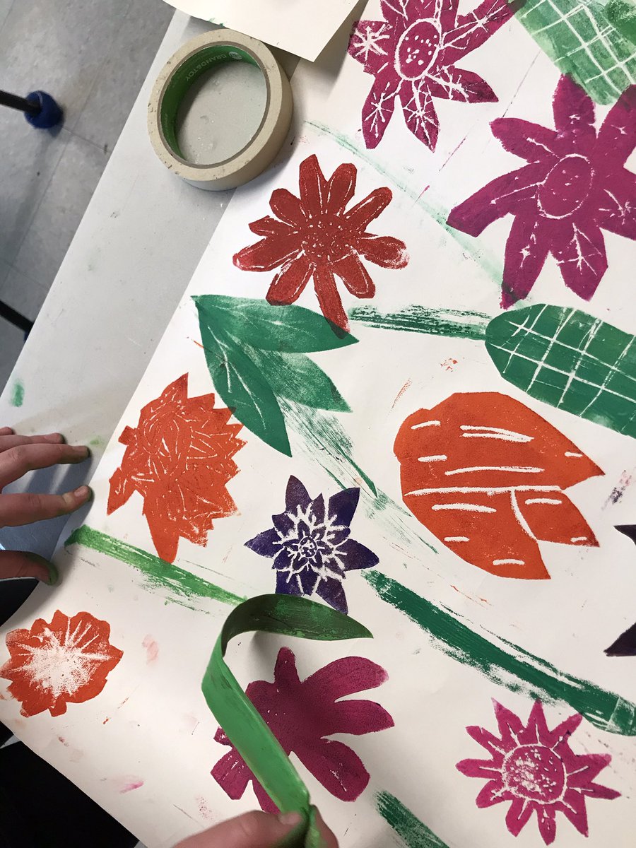 SusanGalbraith4's tweet photo. What a pleasure it was to work with Mlle Jones and her gr5 class @SummerhillStars. The theme of spring can be explored in so many ways. I’m loving this mural made from printing fun foam stamps and real leaves! @ASD_West #CreateConnectCommunicate https://t.co/11iHkzqSsA
