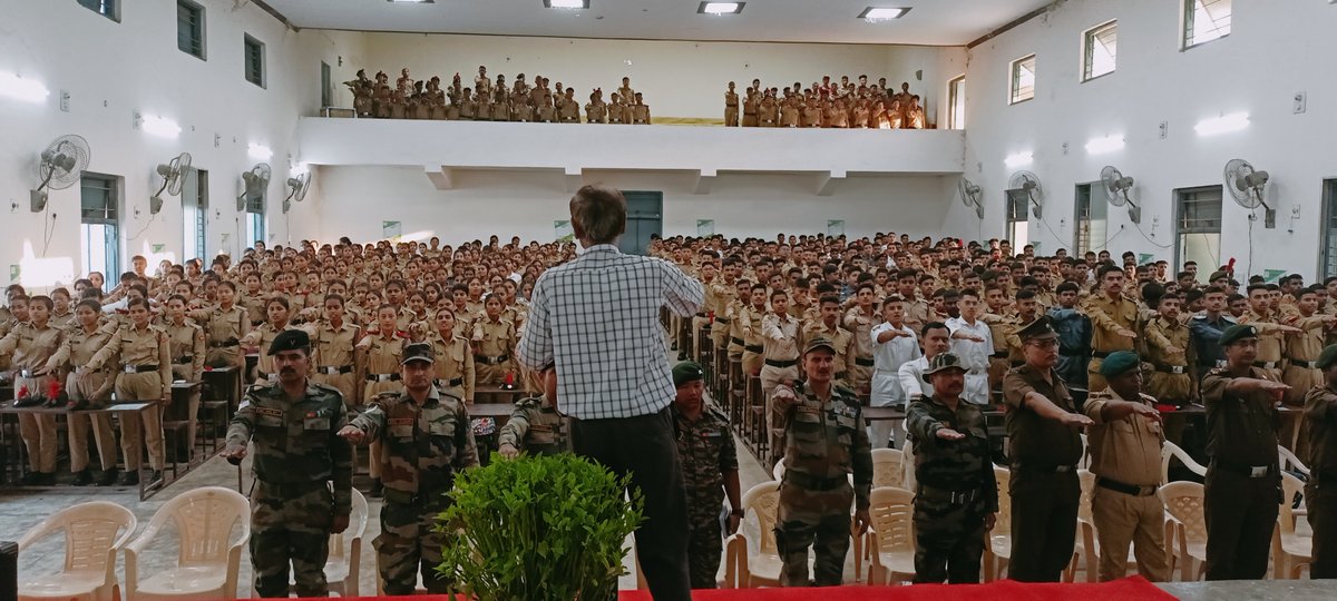 25mpbnnccchhatr's tweet photo. EBSB @25mpbnnccchhatr opening address and lecture or @NccDteMPCG  tourism Indian heritage &amp; value  swacch bharat abhiyan and waste managements conducted on 7 may #EBSB_NCC_CAMP2023 @HQ_DG_NCC https://t.co/4MlgHGGEek