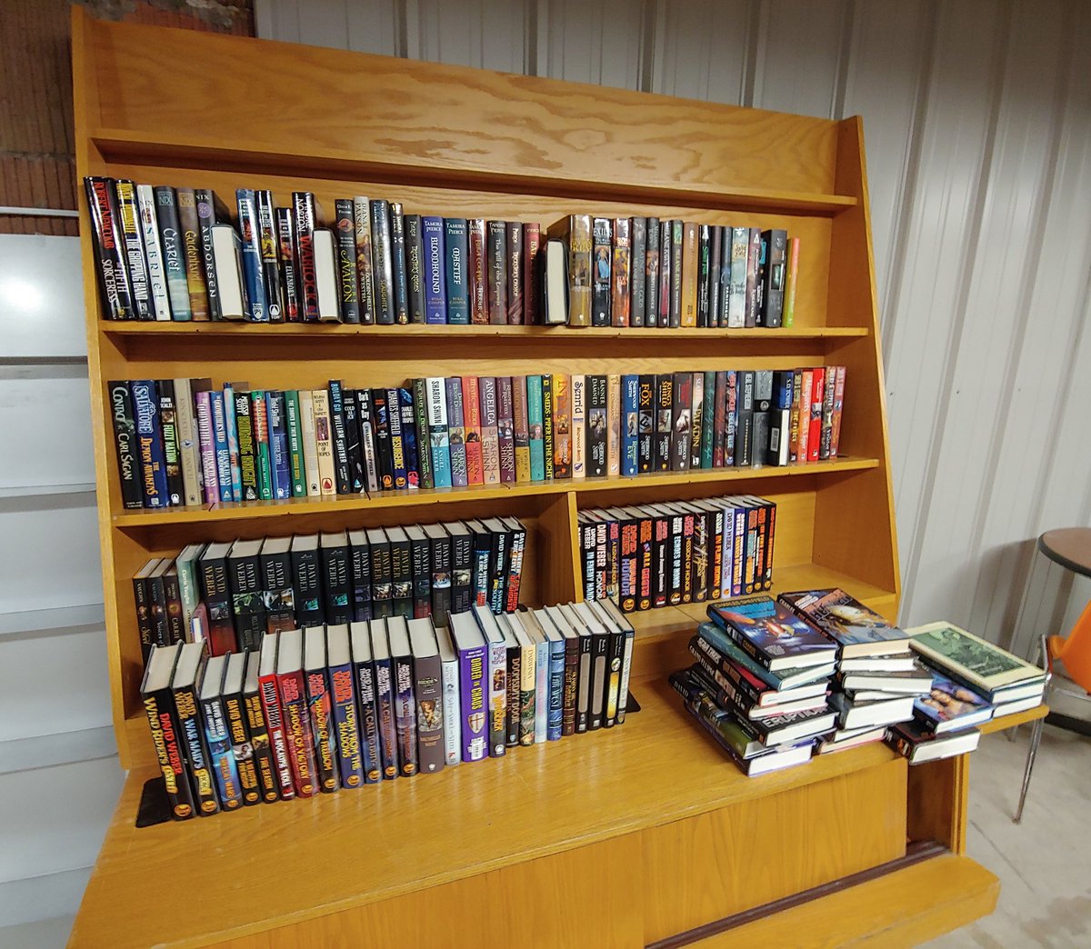 Daily Clinch 💏📚 on Twitter "BOOK SALE shoutout! May 20, 2023, 8am