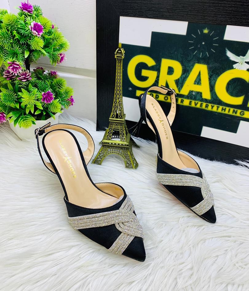 stcelinelagos's tweet photo. NEW IN, HEELS 👠 🛍️💰
SIZE:37-43
PRICE:17,500

AVAILABLE FOR IMMEDIATE DELIVERY

P:S we do not own the rights to this video/picture/music 

#stcelinelagos #stcelinebags
#NYSCat50 #BRIDGESTONE #mamaG #wednesdaythought 
#otedola #adeboye #tribunal #QueenCharlotteNG    #Ruger https://t.co/nKHGXl8HgU