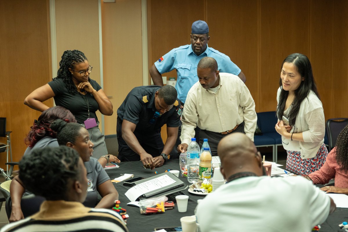 VNGi's tweet photo. VNGi and the government of Sint Maarten, hosted four Information Management sessions as part of the ‘Fostering Resilient Crisis Management’ (FRCM) project on Sint Maarten, financed by the @RESEMBID2023  Fund, to improve the sharing of information during a crisis situation. https://t.co/9oVKRgLEWx