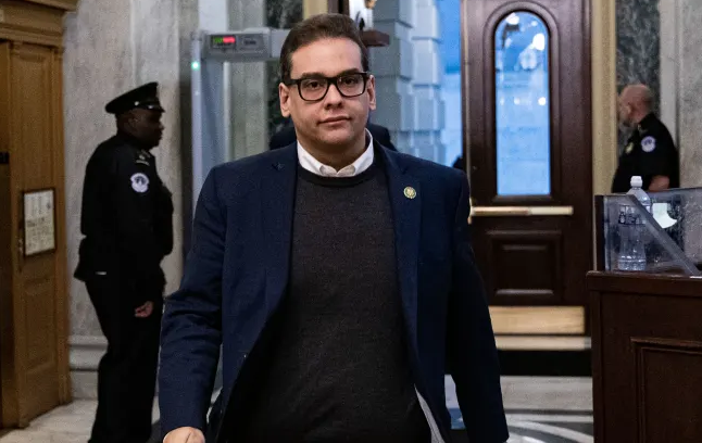 CrowdBlueHQ's tweet photo. Breaking News π¨
George Santos surrenders to federal law enforcement to face fraud, money laundering, and additional charges per @NBCNews
#GeorgeSantos #Arrested #CrowdpacNews
#PoliticsMadeSimple https://t.co/tpf2FsoZ3W