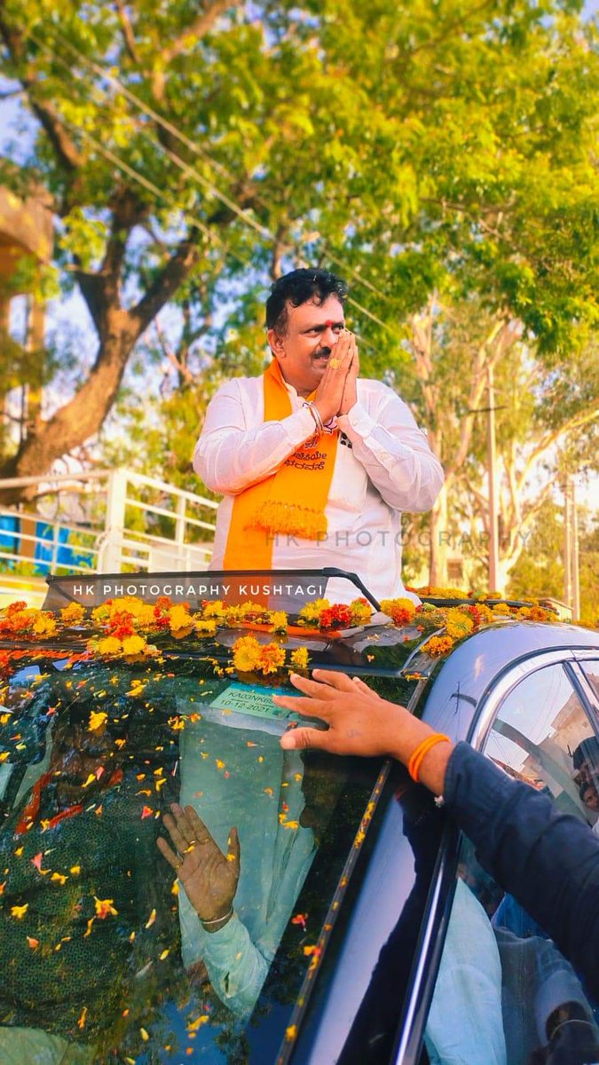TarakRaja3's tweet photo. ಮತದಾನ ಮಾಡಿದ ಕ್ಷೇತ್ರದ ಎಲ್ಲರಿಗೂ 
ಅನಂತ ಅನಂತ ಧನ್ಯವಾದಗಳು.

ತಿಂಗಳುಗಳ ಕಾಲ ತನು ಮನ ಧನದಿಂದ ಪಕ್ಷಕ್ಕೆ ಸಂಘಟನೆ ಮಾಡಿದ ಎಲ್ಲರಿಗೂ ಧನ್ಯವಾದಗಳು,ತಮ್ಮೆಲ್ಲರ ಆರ್ಶಿವಾದದಿಂದ ಈ ಬಾರಿ ಗೆಲುವು ಸಿಗಲಿದೆ ಎಂಬುವ ನಂಬಿಕೆ ನನಗಿದೆ.

ಮತ್ತೊಮ್ಮೆ ತಮಗೆಲ್ಲ ಸಾಸ್ಟಾಂಗ ನಮನಗಳು. https://t.co/gDDvgIzBeE
