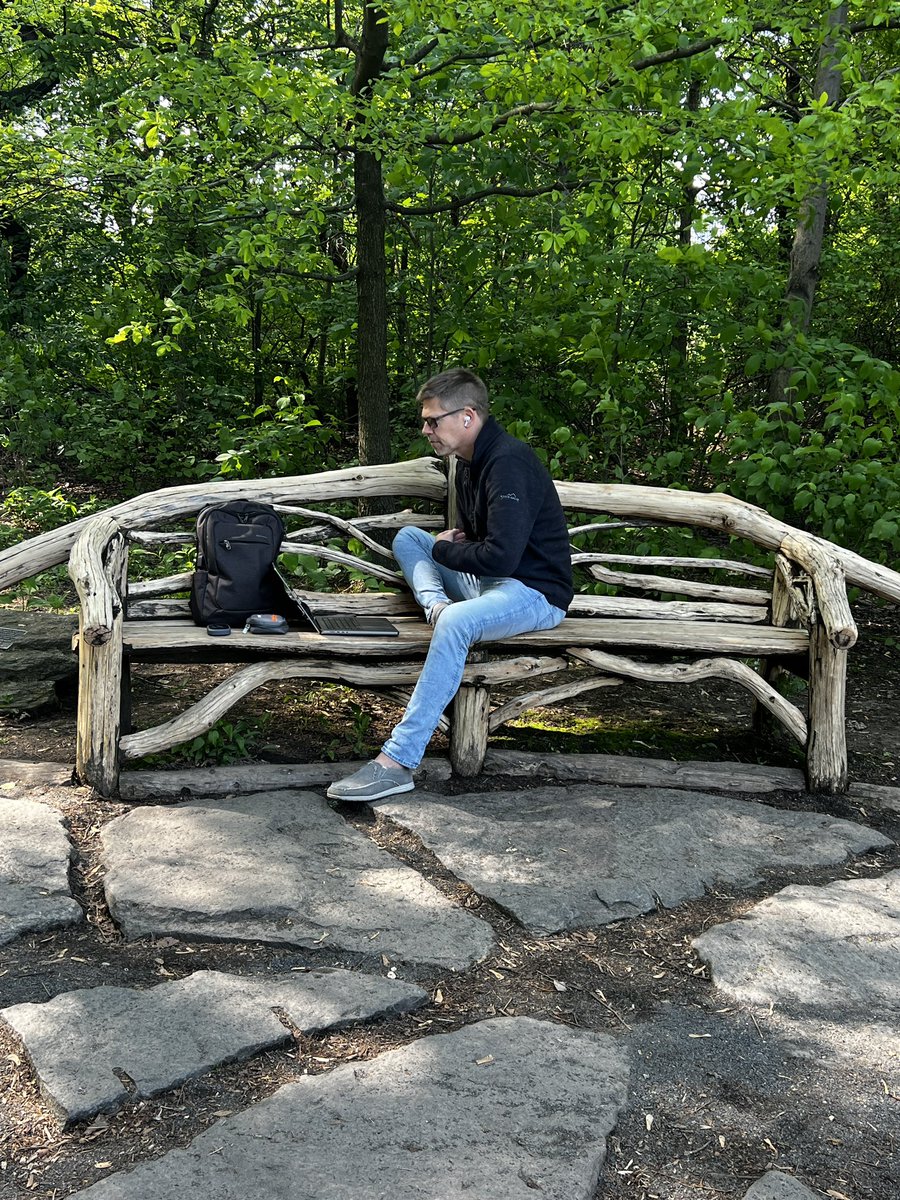 NYCRobyn's tweet photo. #getoutside gorgeous day for a walk or to work outside. @CentralParkNYC makes a great office 😉 #whyiwalk @StormTeam4NY @My_Cen_ParkNYC #mynewyork #mybackyard #theparkneedsus. https://t.co/2636Frb6v1