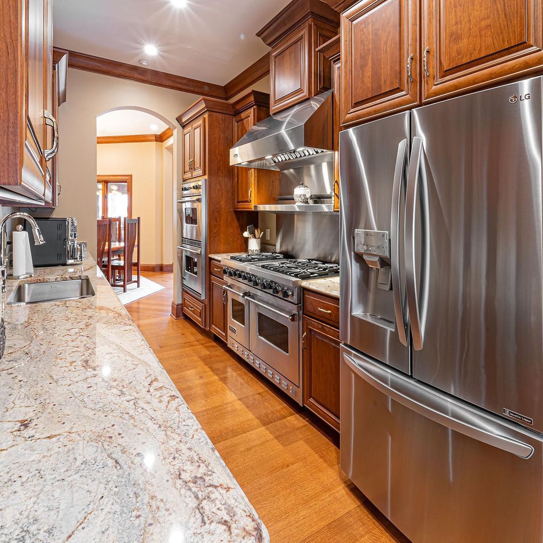 graniteandstone's tweet image. Is there anything more luxurious than extra kitchen space? Check out this amazing, fully-loaded butler's pantry. 

You may not have a Jeeves or a Geoffrey, but you could have a pantry fit for one!

#granitegoals #pantryupgrade #livinglikearoyal

📷 @masterplanbuilders