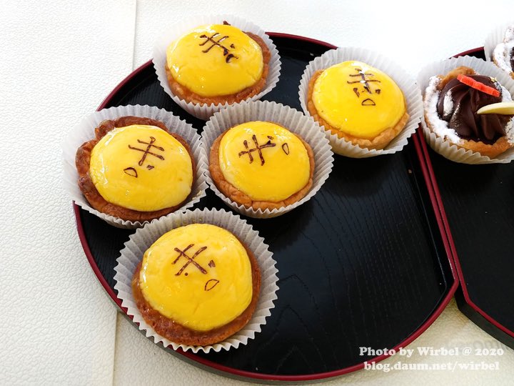 _pmustard's tweet photo. ร้านขนมปังที่ทีมพี่คุปส์ มินกยู เวอร์น่อน อูจี แวะซื้อในโกอิ้ง ep.75

ร้าน 키베이커리 (Ki Bakery)
อยู่แถวสถานี 뚝섬역
서울시 성동구 성수일로 11-2

เมนูแนะนำ
cheese tart เซต6ชิ้น 12,000วอน
ขนมปัง 5 แบบ 8,000วอน (แบบที่พี่คุปส์บอกให้มิงซื้อ)

น่ากินทุกอย่างเลย ต้องไปตามรอยแล้ว 😭 https://t.co/PWVx4hzxzK