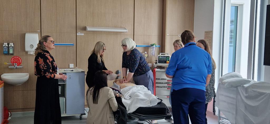 ofallpositions's tweet photo. Skill workstations underway this afternoon in @DGNHS midwives & Dr's working through the care for women in a variety of emergency situations inc. shoulder dystocia, #haemorrhage #sepsis #eclampsia and #maternalcpr
Also covering unplanned #breech & ways to help @NESnmahp #SMMDP https://t.co/GLNHM8KGXT