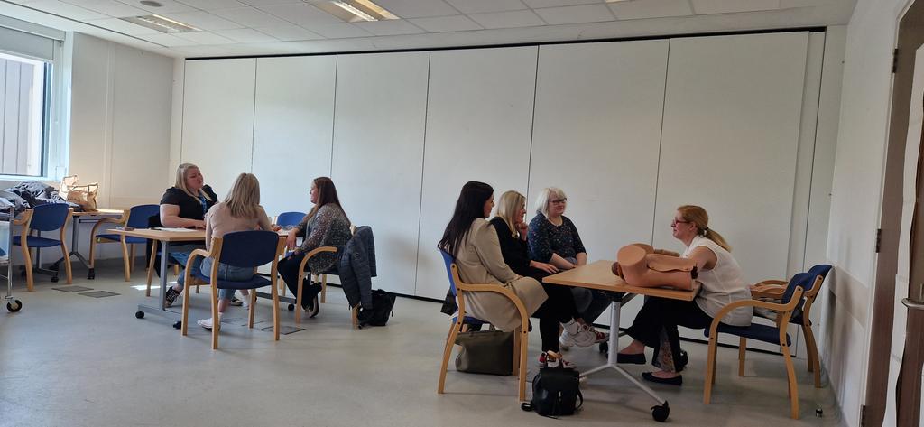 ofallpositions's tweet photo. Skill workstations underway this afternoon in @DGNHS midwives & Dr's working through the care for women in a variety of emergency situations inc. shoulder dystocia, #haemorrhage #sepsis #eclampsia and #maternalcpr
Also covering unplanned #breech & ways to help @NESnmahp #SMMDP https://t.co/GLNHM8KGXT