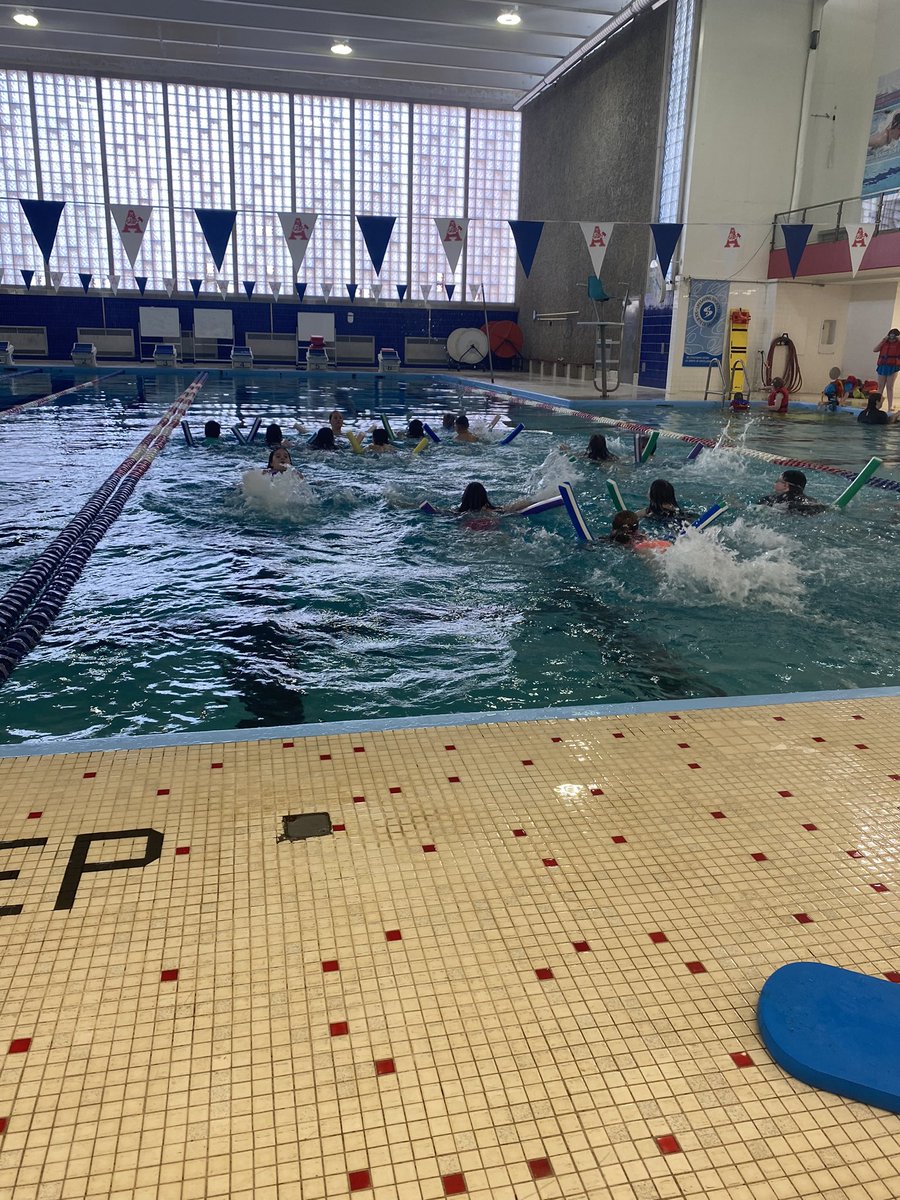 Day 2 of fully funded Swim to Survive program put on by the Lifesaving Society of NS! Making great progress so far <a href="/AVRCE_NS/">Annapolis Valley Regional Centre for Education</a> @MikeO_AVRCE <a href="/GaspereauSchool/">Gaspereau Valley Elementary School</a>