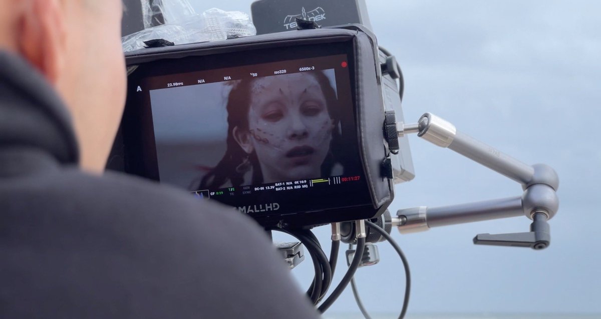 OZworld_Staff's tweet photo. “Atreides”
MV Behind the Scene
Another Point of View Vol.2

https://t.co/Hb616S1JvA

MV Directed by Takuto Shimpo
BTS Directed by Kazumi Watanabe  (CAMARADE)

Cast : SAKURA
Special Makeup : KAIHO
Hair&amp;makeup: Mai

#ozworld #atreides #Behindthescene #anotherpointofview https://t.co/8aLxRz1fGa