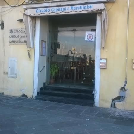 maxnoviello's tweet photo. Il Circolo dei Capitani e Macchinisti, l'orgoglio della marineria procidana - https://t.co/2PhiQmtanP https://t.co/YKnerSh2FK