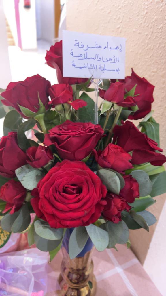 Zer4gl's tweet photo. كرمت منسقه الامن والسلامه الطالبات المشاركات في تفعيل برامج الامن والسلامة باابتدائيه مسليه الثانيه https://t.co/UGU3kKs8TK