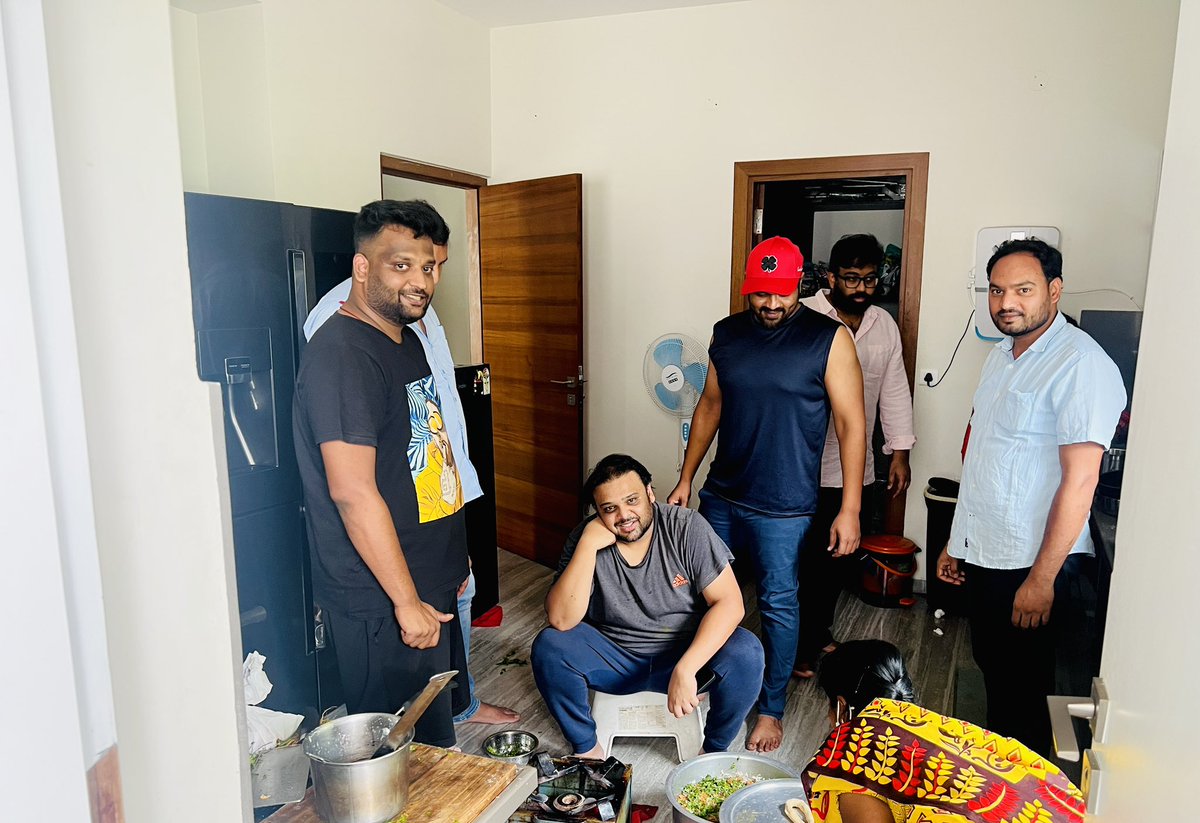 HeroManoj1's tweet photo. Had a super cooking session with my brothers today at my new home. ❤️

#NawinVijayKrishna cooked the best biryani ever 😍 ❤️🙏🏼 @BiryaniTimes'#Ranjith butter chicken is pure delight to eat. 😋

@IamSaiDharamTej babai congratulations once again for the blockbuster #Virupaksha ❤️ https://t.co/vKxtAfelg7
