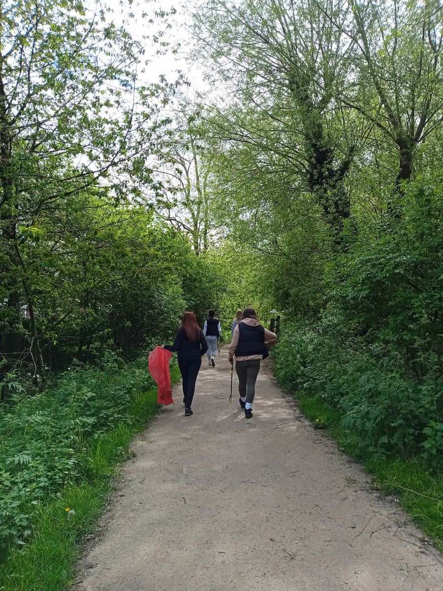 miner2major's tweet image. #ImaCeleb is last season, #GetMeInThere is this season!  12 girls from Joseph Whitaker school Rainworth are boldly going out into #SherwoodForest this summer, to gain new skills &amp;amp; experiences &amp;amp; connect with nature &amp;amp; the forest, not hate it! With @hvmitch76 @JamesReaderFRF