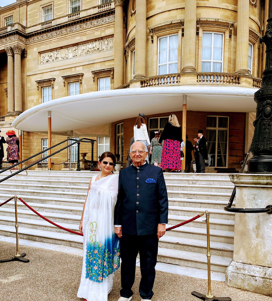 51ddh1's tweet photo. A huge honour to accompany my 89 year old father as his +1 alongside many incredible role models from around the world #kingsgardenparty2023 https://t.co/PRLpYE0Q50