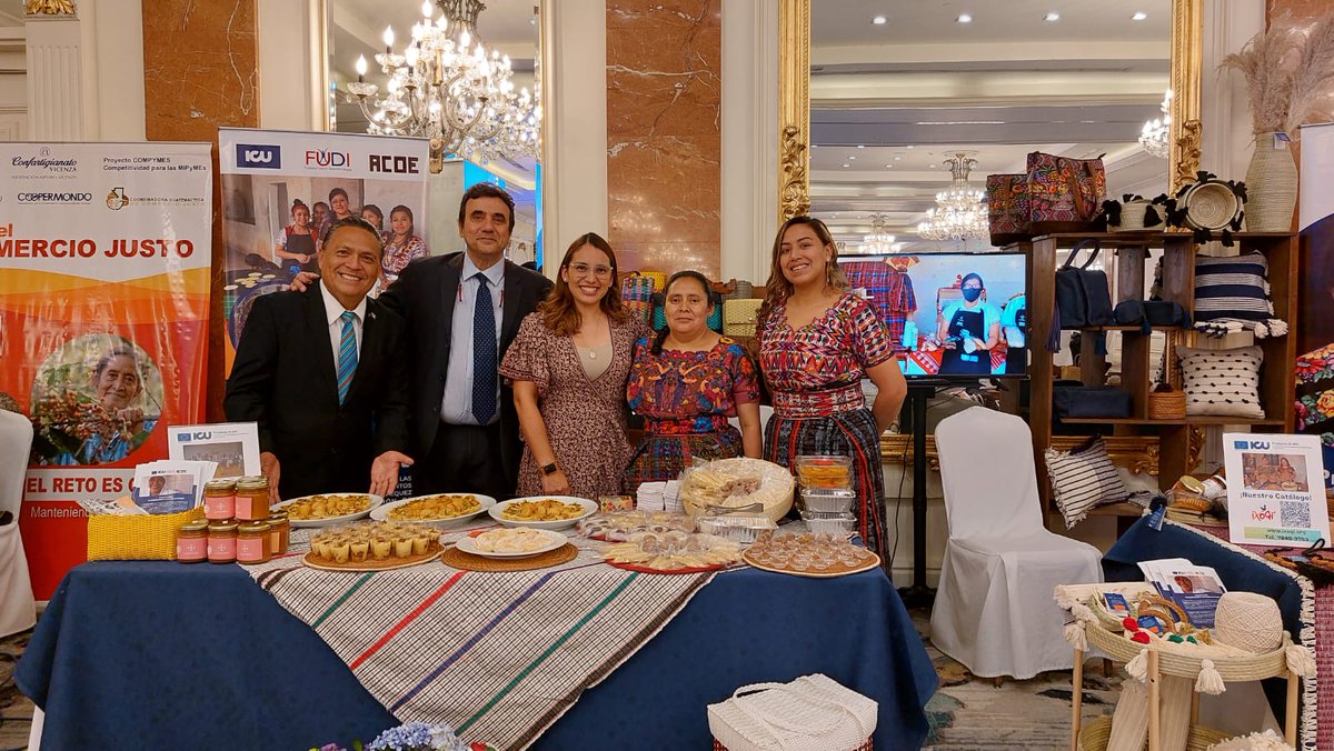 icu_ong's tweet photo. 🇪🇺Participación del Proyecto ALMA - ICU en el festival de la Unión Europea en Guatemala. En las fotos la visita del Embajador de la UE Thomas Peyket al stand de productos artesanales de Ixoqí y Las Gravileas

@UEGuatemala  
#ProyectoAlma https://t.co/nHYvO308gK