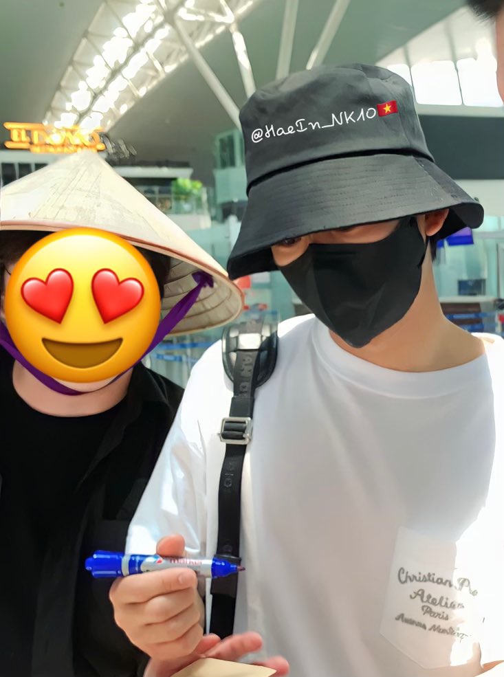 HaeIn_NK10's tweet photo. #230506 #JungHaeIn #정해인 #Vietnam #dermatir #event #Airport #flight #Noibaiairport 

Good bye and see you soon 😭😭😭 

We still miss him so much 😔😔😔 https://t.co/puM32ByST7