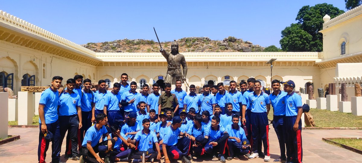 25mpbnnccchhatr's tweet photo. EBSB @25mpbnnccchhatr NCC CADETS VISITED and HELD heritage walk at UN heritage site #khajuraho temples and #prement_dubhela_Muesum #EBSB_NCC_CAMP2023 @HQ_DG_NCC @NccDteMPCG https://t.co/uGCyGfTi37
