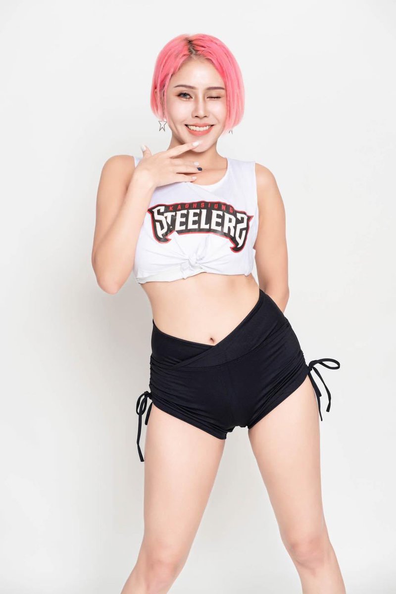 lilylu0917's tweet photo. 5/13.5/14はホームでお会いしましょう
一緒にプレーオフ進出を勝ち取ろうね✌️

「チアリーディング チーム オブ ザ イヤー」投票を忘れずに🦾

#高雄17直播鋼鐵人 
#kaohsiung17livesteelers 
#啦啦隊の日常
#Lilypose #love #life #photo 
#ootd #selfie https://t.co/foi1thPEvv