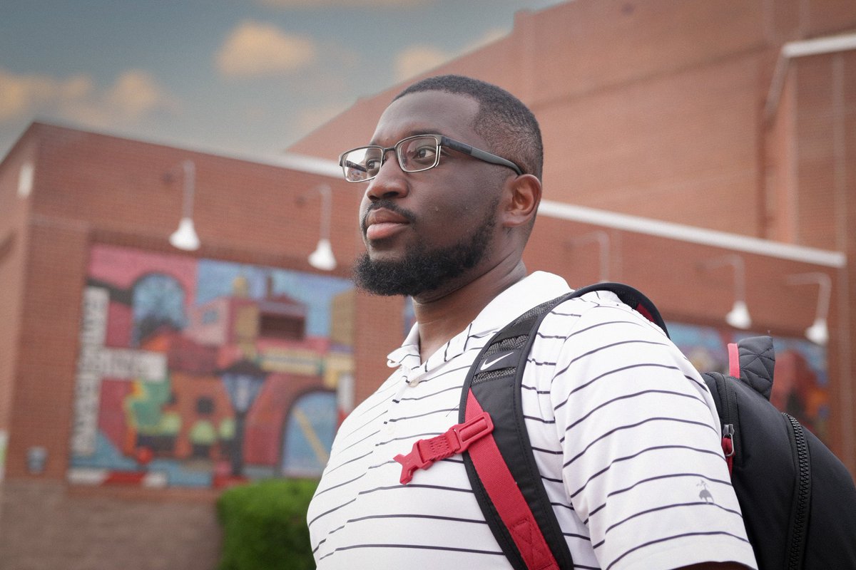 Blewis2510's tweet photo. Sneak Peek๐ of my media photo shoot! It's just the beginning of what's to come! Continue to get better and strive towards my ultimate goal! @GaylordCollege I'm ready to take on the opportunities! #FutureSportsReporter #BoomerSooner #GaylordCollege #BroadcastJournalism https://t.co/3oWLd8b75D