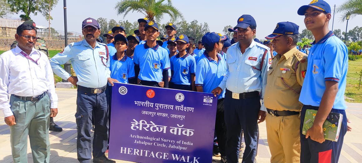 25mpbnnccchhatr's tweet photo. EBSB @25mpbnnccchhatr NCC CADETS VISITED and HELD heritage walk at UN heritage site #khajuraho temples and #prement_dubhela_Muesum #EBSB_NCC_CAMP2023 @HQ_DG_NCC @NccDteMPCG https://t.co/uGCyGfTi37