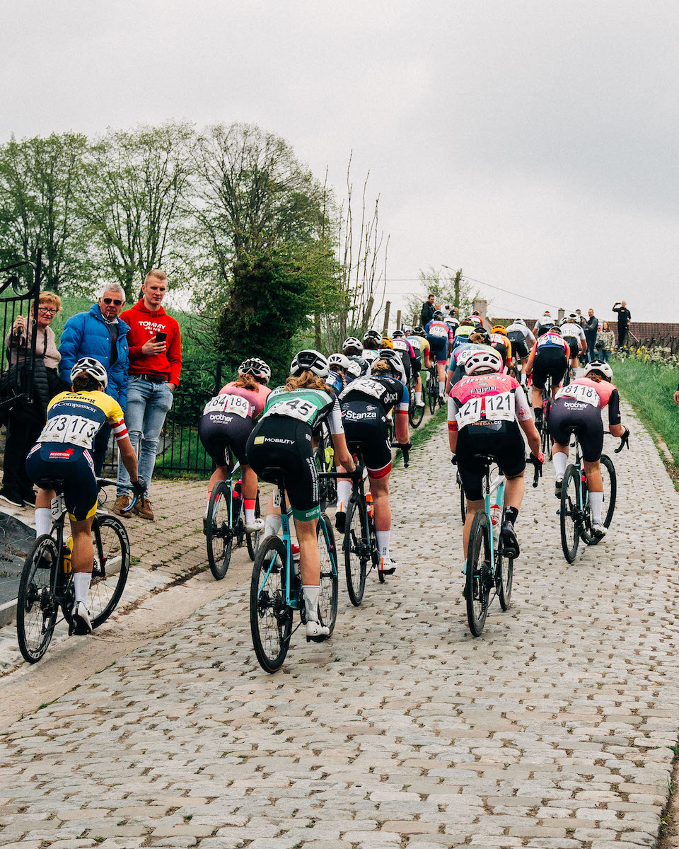 BrotherCycling's tweet image. Kermesse and classic races in 🇧🇪 and 🇳🇱 have helped prepare the Hutchinson - @Brother_UK elite women&apos;s team for Sunday&apos;s blue riband @LincolnGrandPri and the brutal cobbled climb of #Michaelgate. Visit our Facebook or Instagram pages for more. 📸 Oliver Brookwell #AtYourSide