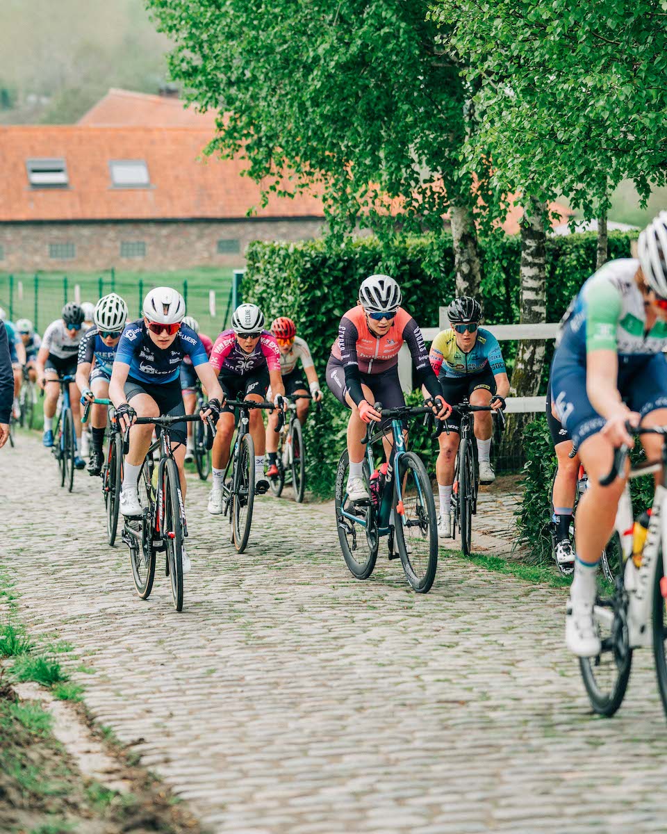 BrotherCycling's tweet image. Kermesse and classic races in 🇧🇪 and 🇳🇱 have helped prepare the Hutchinson - @Brother_UK elite women&apos;s team for Sunday&apos;s blue riband @LincolnGrandPri and the brutal cobbled climb of #Michaelgate. Visit our Facebook or Instagram pages for more. 📸 Oliver Brookwell #AtYourSide