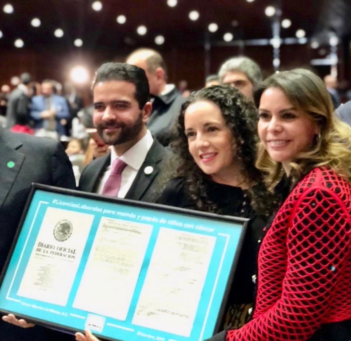 funsamex_org's tweet photo. ¡Muy feliz cumpleaños 🎂 a nuestra amiga y aliada permanente en la lucha 🆚 el #cáncer, @LauraBarreraF! Que la vida traiga siempre lo mejor para ti porque lo mereces. ¡Un abrazo con cariño de parte del equipo en Fundación @cancerwarriors_! https://t.co/Am7WfpdSzV