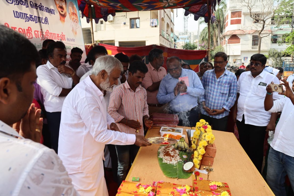 PriyarajanDMK's tweet photo. பெருநகர சென்னை மாநகராட்சி,
மண்டலம் - 6,  திரு.வி.க நகர் சட்டமன்ற தொகுதிக்கு உட்பட்ட வார்டு - 71, ஸ்டேட் பேங்க் காலனி 1வது தெருவில் பல்நோக்கு கட்டிடம் மற்றும் வார்டு - 75, பராக்கா சாலையில் அமைந்துள்ள திறந்தவெளி நிலத்தில் பூங்கா அமைத்தல் உள்ளிட்ட பணிகளை https://t.co/OmPaL2Ib6O